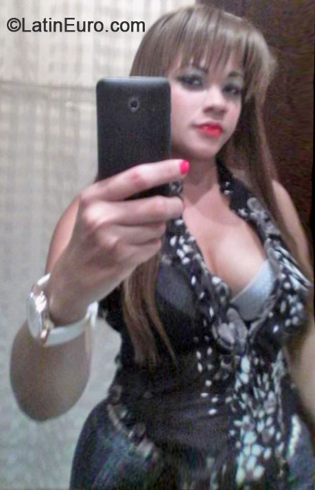 Date this tall Dominican Republic girl Emilcy from Santo Domingo DO40775