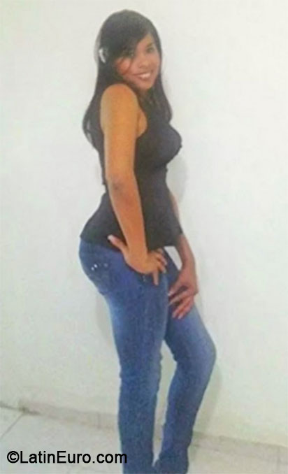 Date this hot Dominican Republic girl Alexandra henri from Santo Domingo DO20034