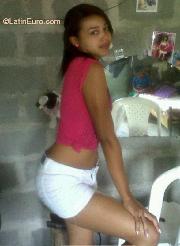 Date this cute Colombia girl Frinie from Apartado CO16311