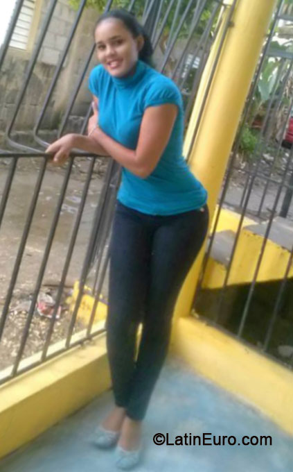 Date this funny Dominican Republic girl Natalia from Santo Domingo DO20042