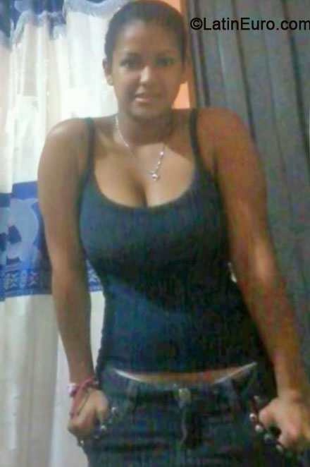 Date this sultry Colombia girl Saray from Bogota CO16192