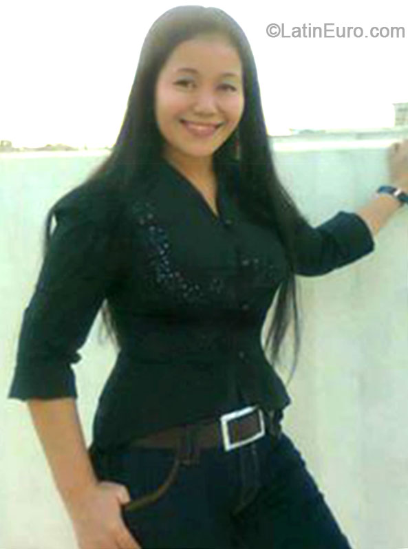 Date this delightful Philippines girl Sheryle from Manila PH704