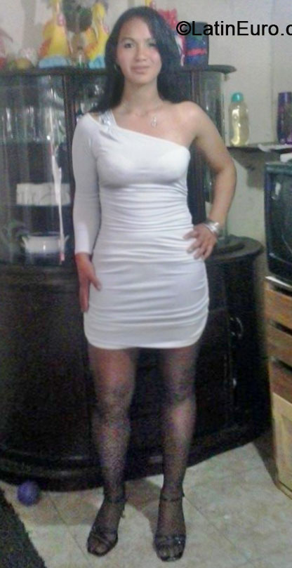 Date this young Colombia girl Diana from Bogota CO16257
