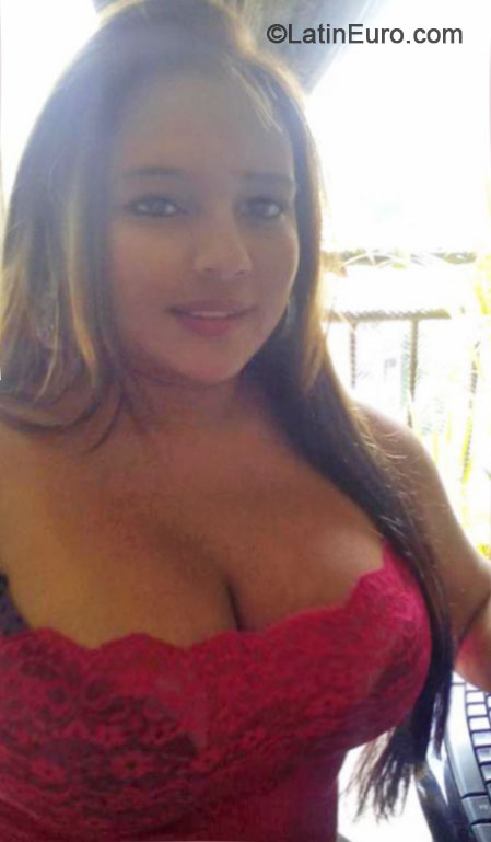 Date this gorgeous Colombia girl Yeyimy from Medellin CO17817