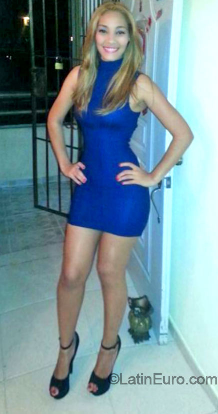Date this foxy Dominican Republic girl Paola from Santo Domingo DO20104