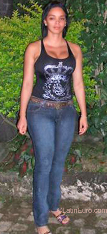 Date this happy Brazil girl Elaine from Salvador BR9068