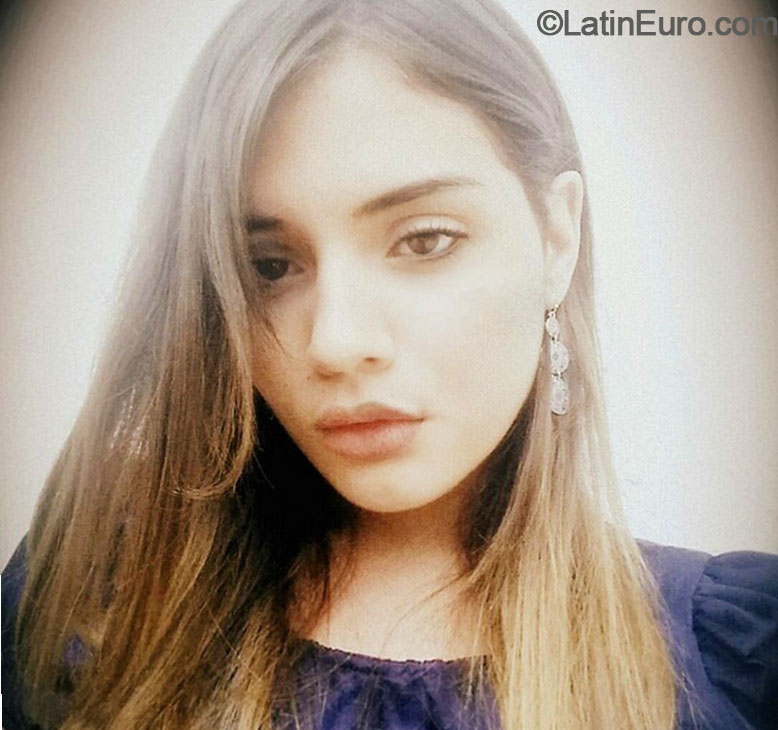 Date this young Brazil girl Larissa from Uberlandia BR9070