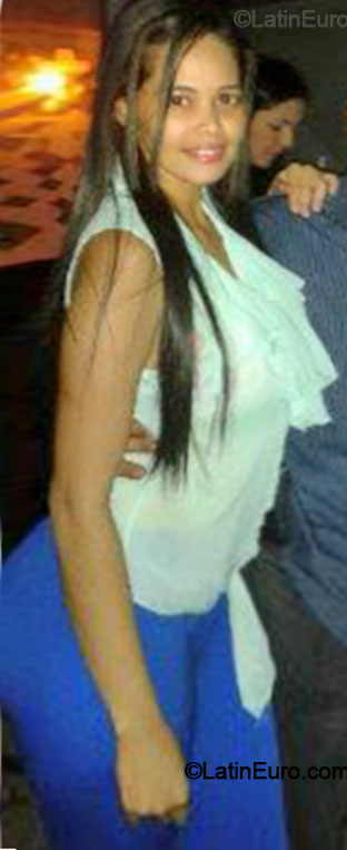 Date this foxy Venezuela girl Carla from Maracaibo VE308