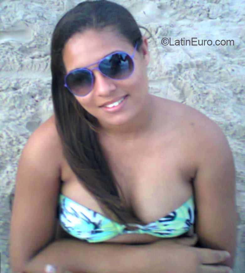 Date this fun Brazil girl Tayna from Paulista BR9093