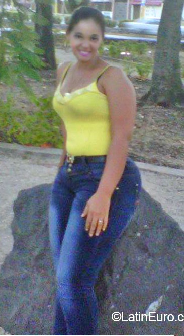 Date this georgeous Dominican Republic girl Cesariana from Santo Domingo DO21759