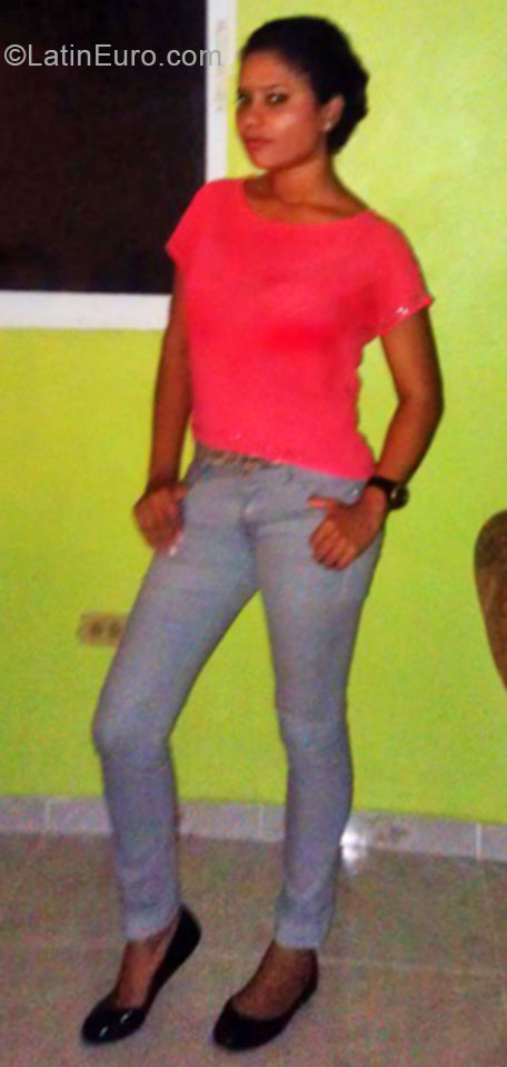 Date this nice looking Dominican Republic girl Ginna from Santiago DO20569
