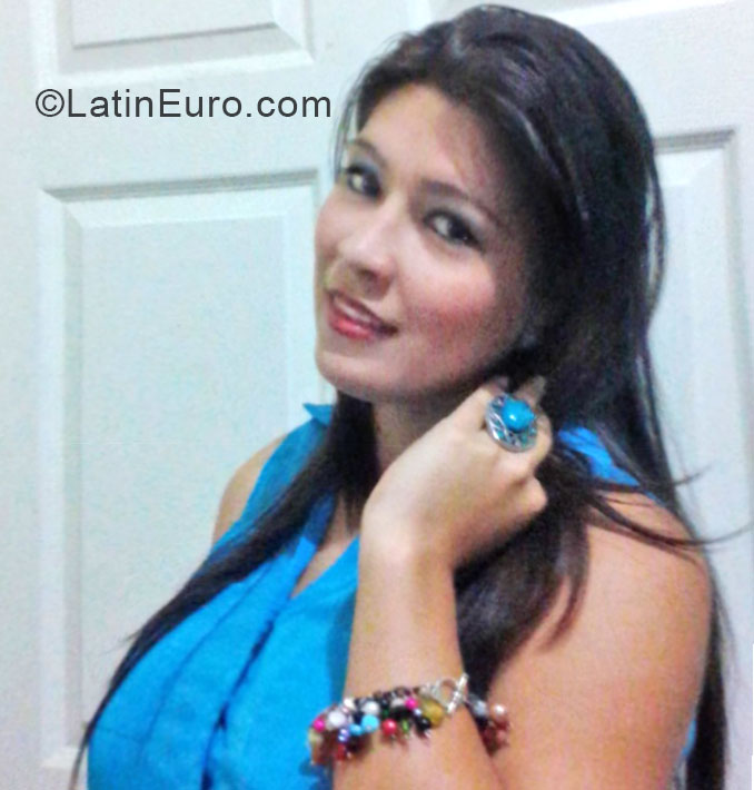 Date this delightful Honduras girl Silvia Fuentes from Tegucigalpa HN1302