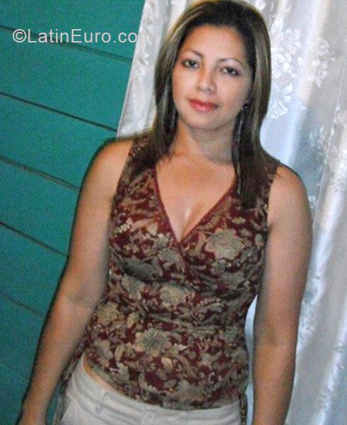 Date this lovely Nicaragua girl Jasmin from San Jose CR334