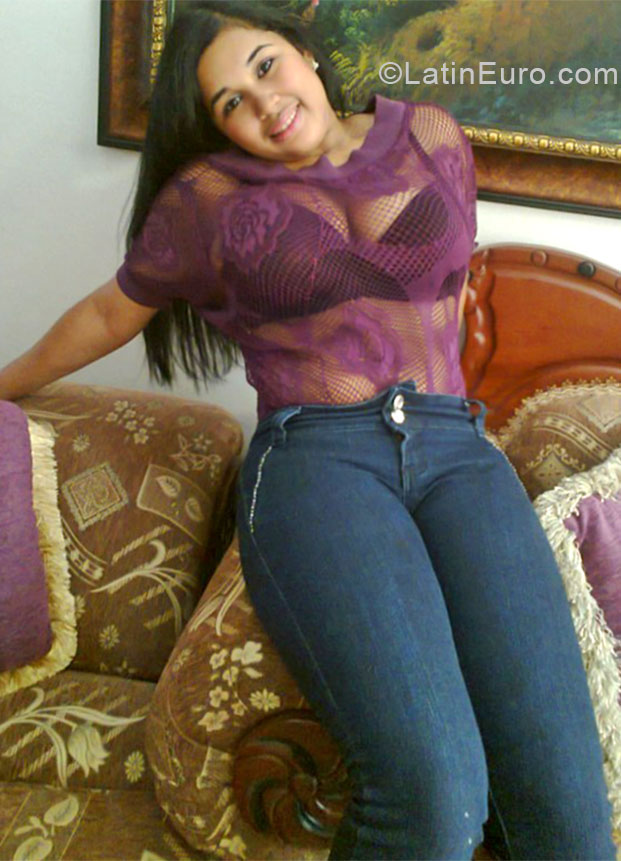 Date this pretty Dominican Republic girl Angelica from Santiago DO20659