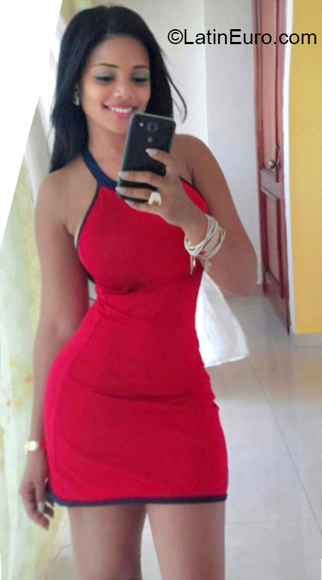 Date this sensual Dominican Republic girl Perla from Santo Domingo DO20687