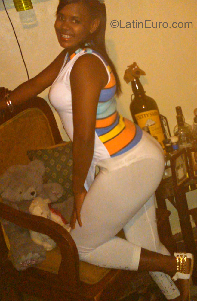 Date this beautiful Dominican Republic girl Yeimy from Santo Domingo DO20705