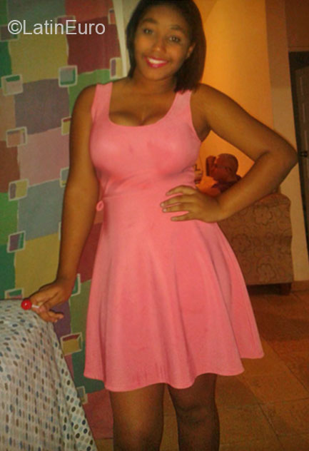 Date this delightful Dominican Republic girl Yulianie from Samana DO20713