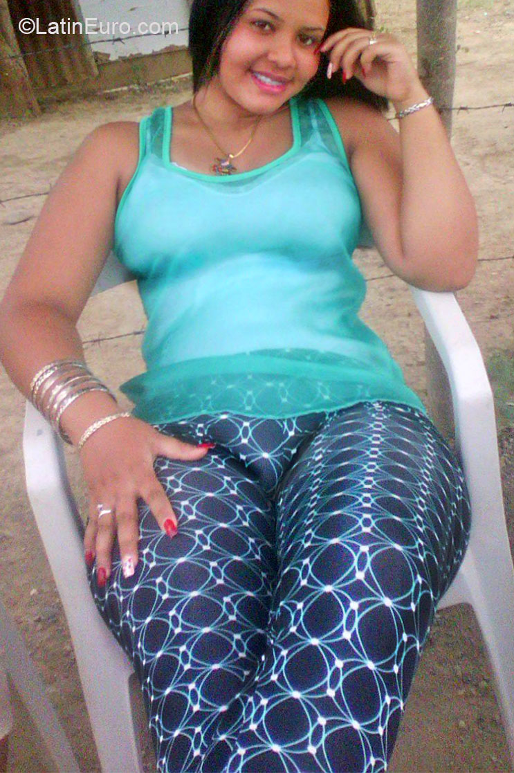 Date this foxy Dominican Republic girl Nefarty from Santiago DO20780