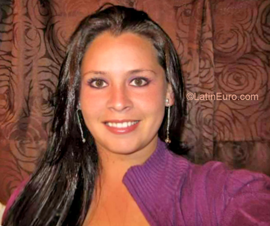 Date this attractive Colombia girl Vanessa from Bogota CO16658