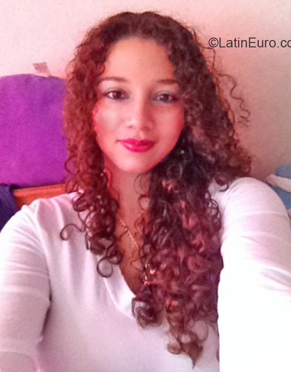 Date this attractive Colombia girl Jessica from Floridablanca CO16668