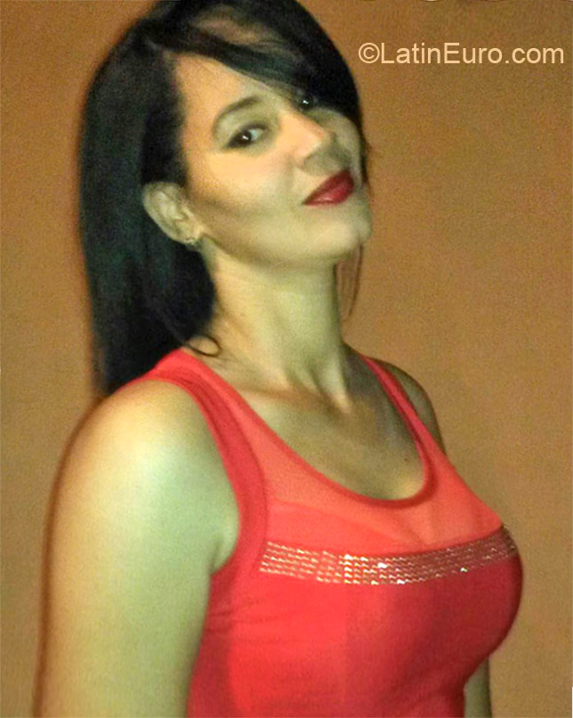 Date this athletic Dominican Republic girl Sonyie from Santo Domingo DO20828
