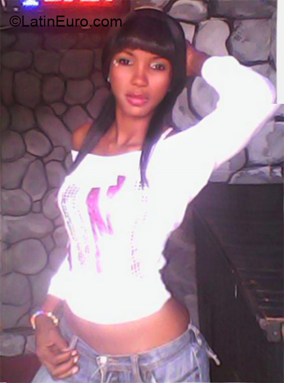 Date this georgeous Colombia girl Vickie from Cali CO16687