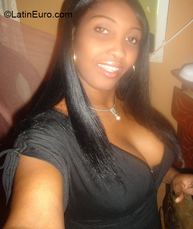 Date this athletic Dominican Republic girl Yohana from Santiago DO20848