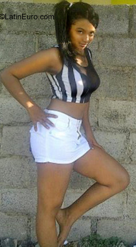 Date this beautiful Dominican Republic girl Elisandra from Santo Domingo DO20875