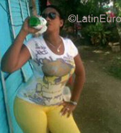 Date this nice looking Dominican Republic girl Coraili from Santo Domingo DO20908