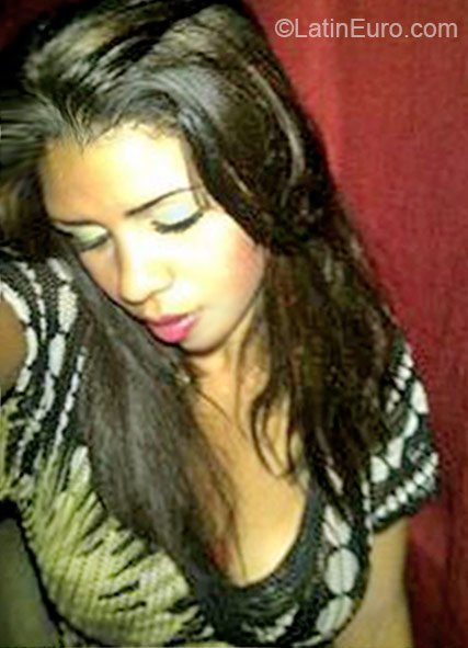 Date this lovely Dominican Republic girl Amy from Santo Domingo DO20925