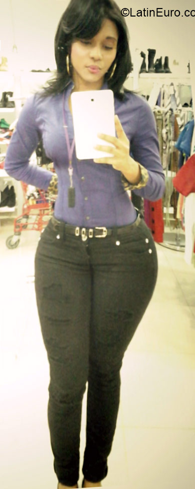 Date this athletic Dominican Republic girl Eliza from Santiago DO20991