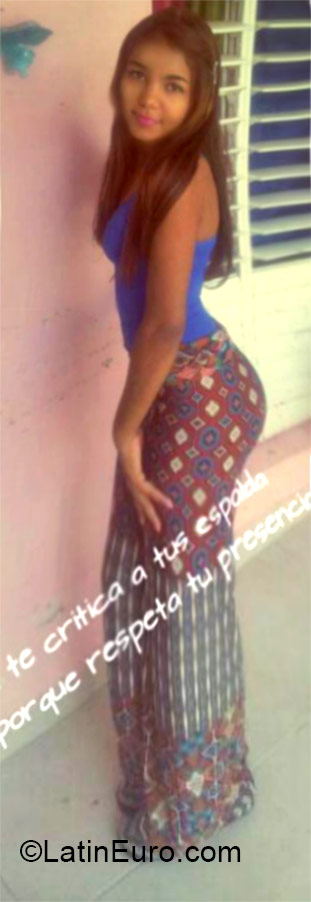 Date this good-looking Dominican Republic girl Wedalyn from Santo Domingo DO20993