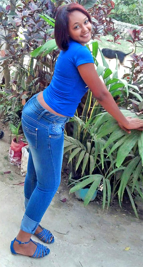 Date this gorgeous Dominican Republic girl Lisbet from Santo Domingo DO21023