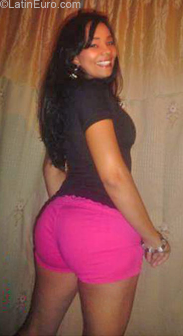 Date this exotic Colombia girl Derleng from Cali CO16773