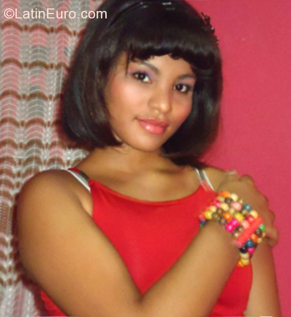 Date this charming Colombia girl Denise from Cartagena CO16782