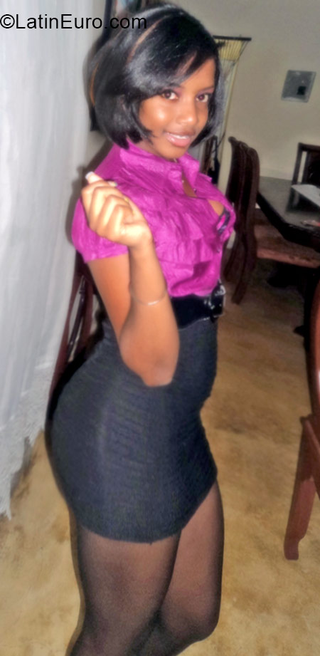 Date this beautiful Dominican Republic girl Ruth from Santo Domingo DO21046