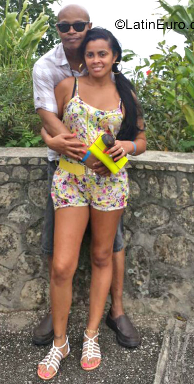 Date this nice looking Dominican Republic girl Thanks LatinEuro from Thanks LatinEuro DO21047