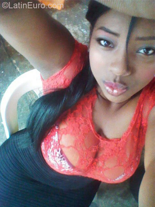 Date this tall Dominican Republic girl Madheline from Santiago De Los Caballeros DO22394