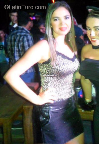 Date this voluptuous Colombia girl Maria from Ibaque CO16805