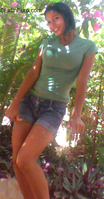 Date this gorgeous Venezuela girl Naimar from Guayana City VE385