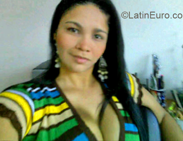 Date this attractive Colombia girl Isa from Bogota CO16822