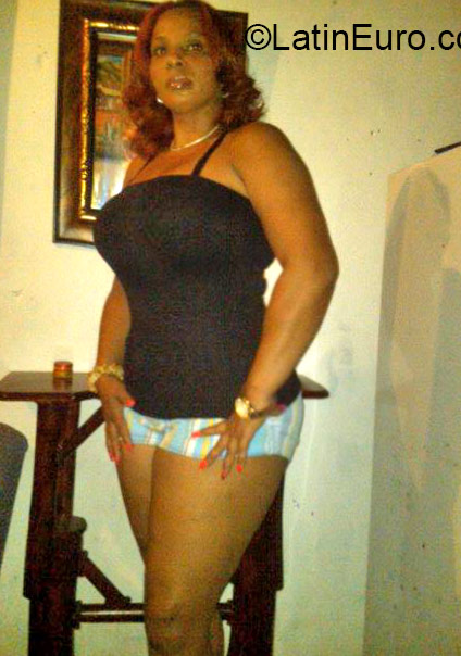Date this stunning Dominican Republic girl Aridia from Santo Domingo DO21136