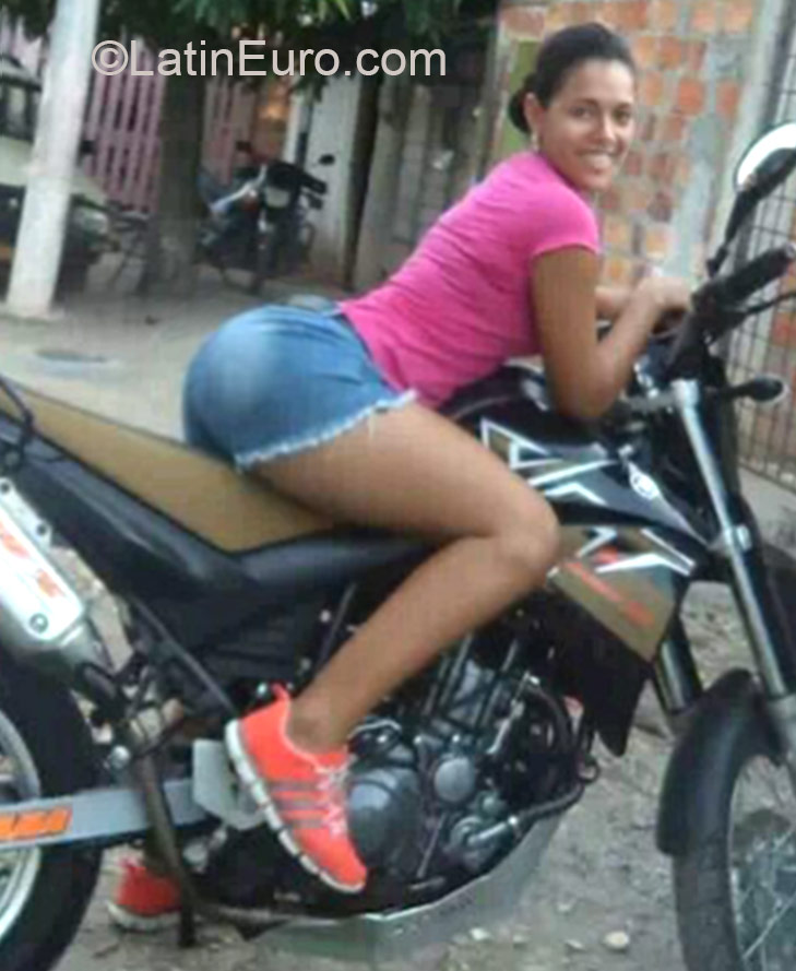 Date this georgeous Colombia girl Paola from Barrancabermeja CO16870