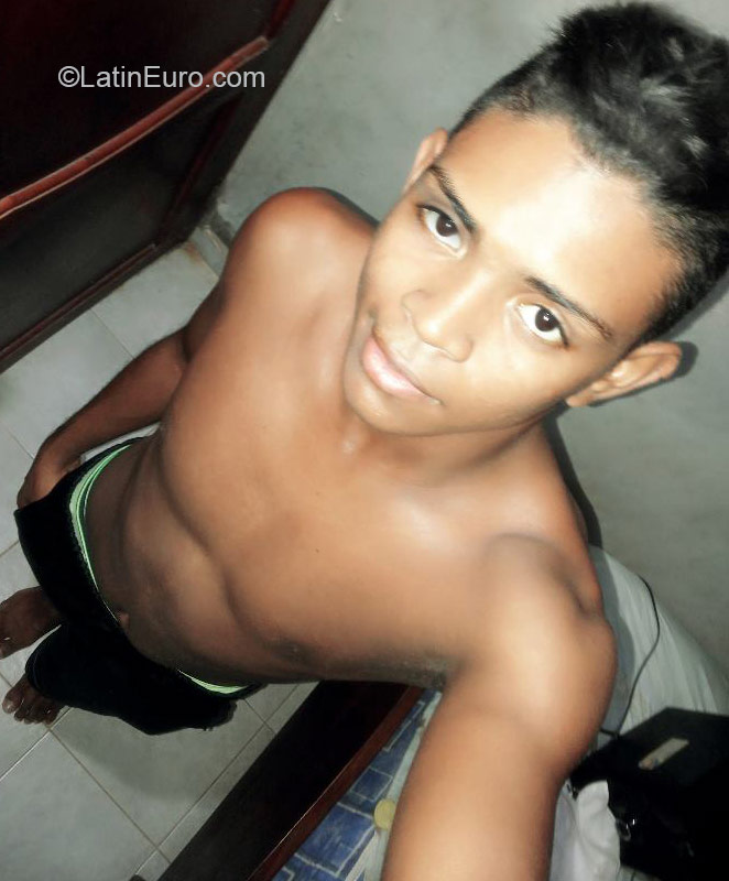 Date this sultry Colombia man Nadir from Medellin CO16873