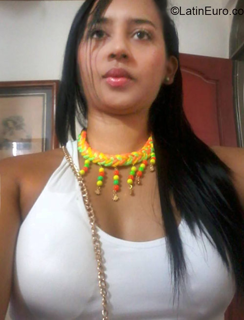 Date this nice looking Colombia girl Wendy from Neiva CO16889