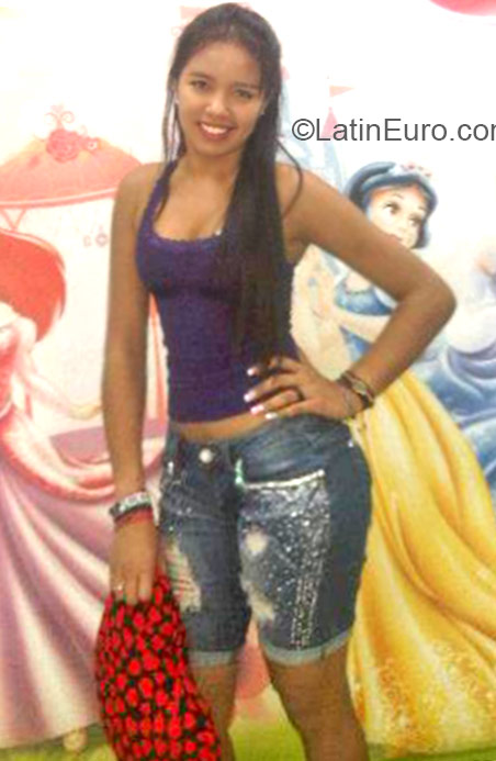 Date this happy Colombia girl LuLu from Valledupar CO16897