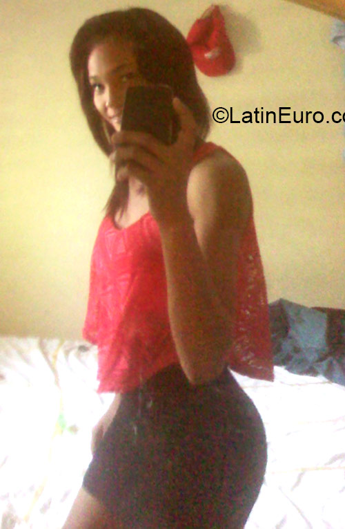 Date this attractive Dominican Republic girl Dayana from Santo Domingo DO21301