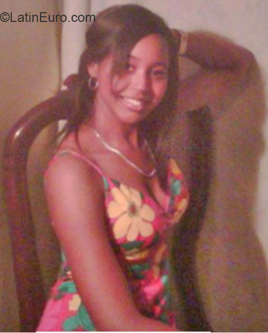 Date this attractive Dominican Republic girl Yanairis from Santo Domingo DO21310