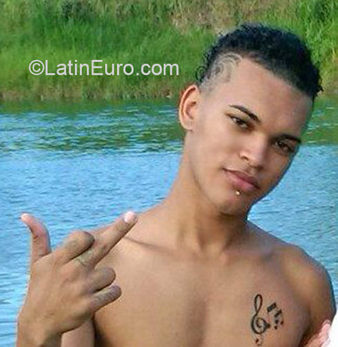 Date this georgeous Dominican Republic man Maximo from Puerto Plata DO21352