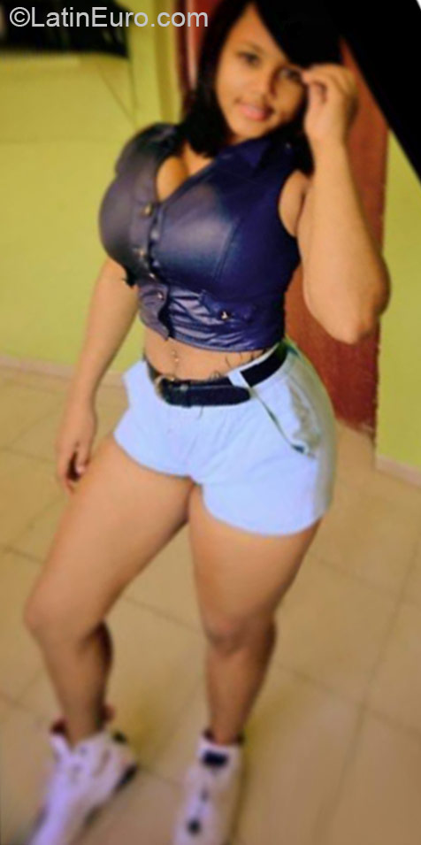 Date this lovely Dominican Republic girl Maria from Santo Domingo DO21356